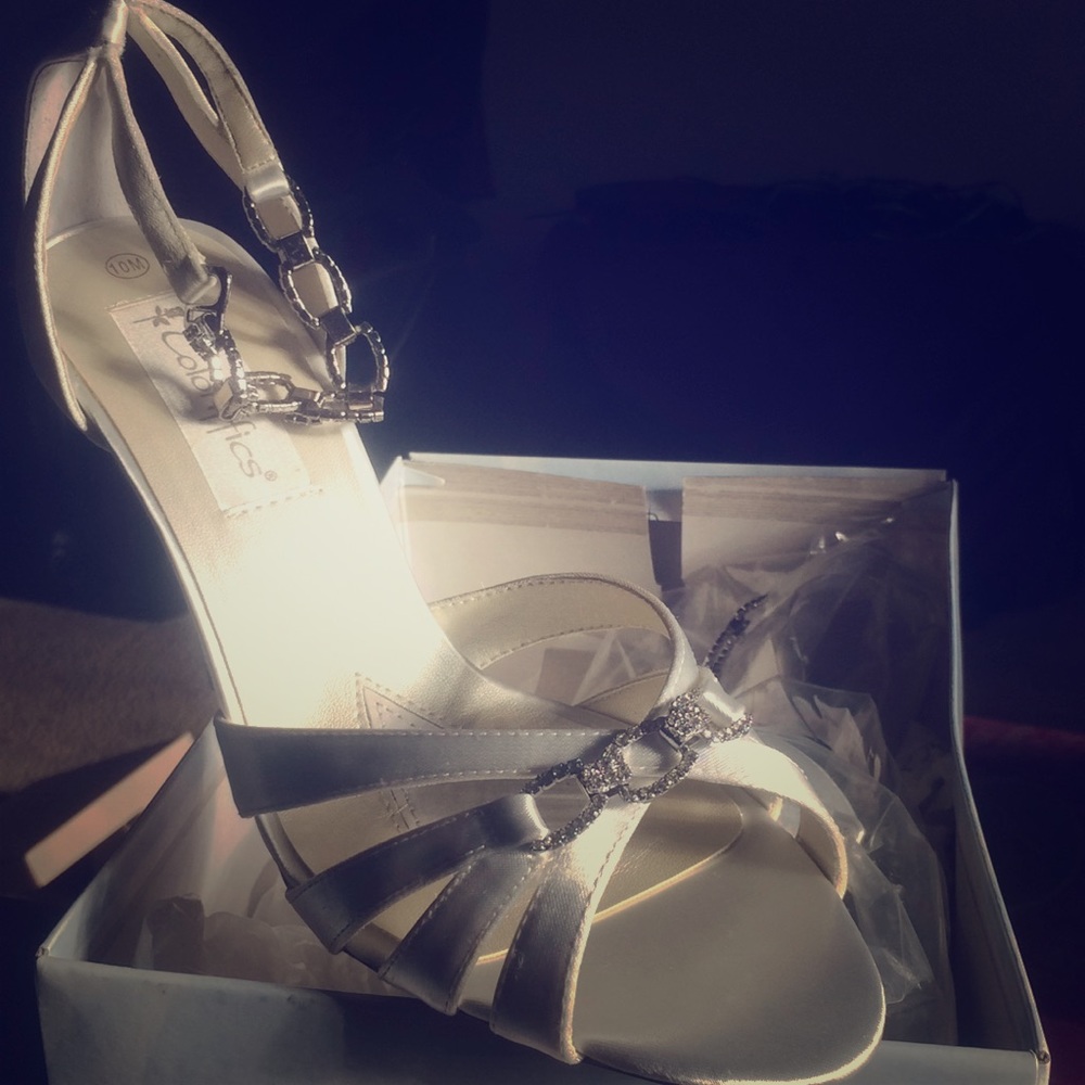 Dyeable beaded wedding shoe